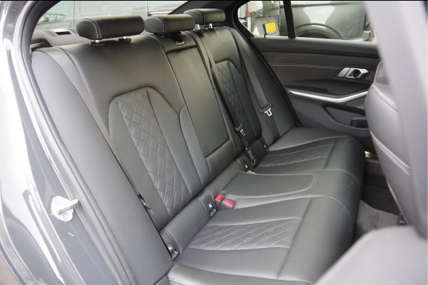 BMW 3-serie 330e M-SPORT SCHUIFDAK, INDIVIDUAL LEDER, LASER, HUD, HARMAN/KARDON, ADAPT. CRUISE, SPORTSTOELEN, DRAVIT GRAU