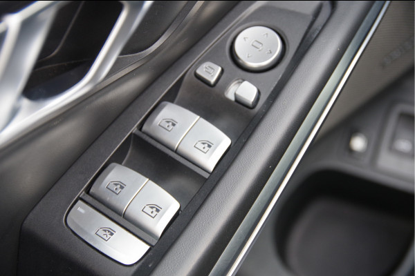BMW 3-serie 330e M-SPORT SCHUIFDAK, INDIVIDUAL LEDER, LASER, HUD, HARMAN/KARDON, ADAPT. CRUISE, SPORTSTOELEN, DRAVIT GRAU