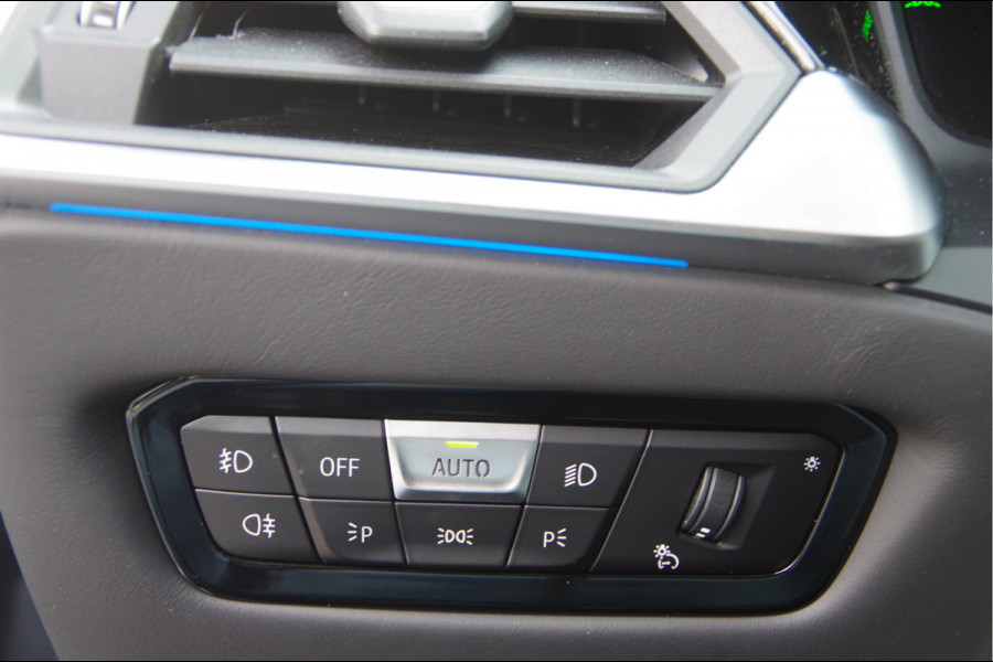 BMW 3-serie 330e M-SPORT SCHUIFDAK, INDIVIDUAL LEDER, LASER, HUD, HARMAN/KARDON, ADAPT. CRUISE, SPORTSTOELEN, DRAVIT GRAU