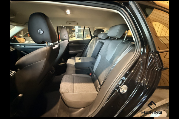 Škoda Octavia Combi 1.0 TSI Business Edition. Navi. Apple-carplay.Trekhaak. Dealer onderhouden met NAP