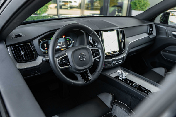 Volvo XC60 2.0 T6 Plug-in hybrid AWD Plus Black Edition - Panorama | H&K | Memory | 360 Camera