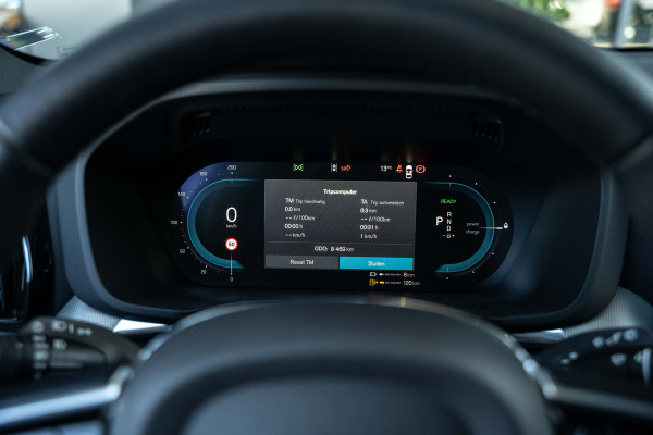 Volvo XC60 2.0 T6 Plug-in hybrid AWD Plus Black Edition - Panorama | H&K | Memory | 360 Camera