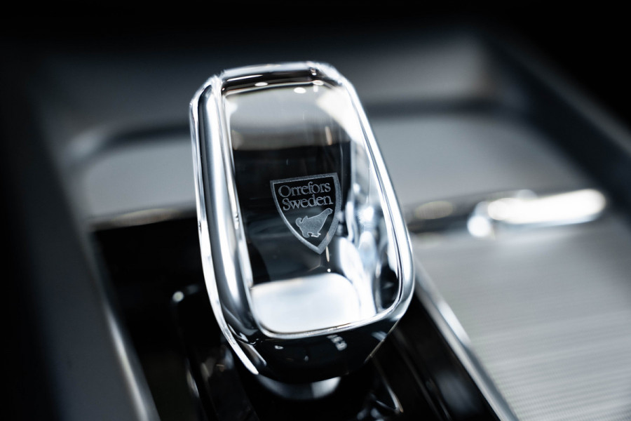Volvo XC60 2.0 T6 Plug-in hybrid AWD Plus Black Edition - Panorama | H&K | Memory | 360 Camera