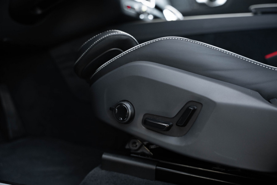 Volvo XC60 2.0 T6 Plug-in hybrid AWD Plus Black Edition - Panorama | H&K | Memory | 360 Camera