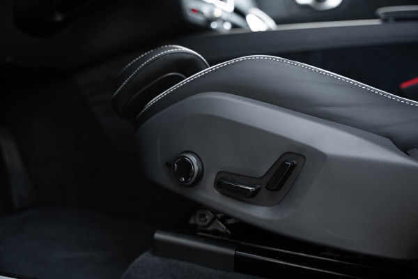 Volvo XC60 2.0 T6 Plug-in hybrid AWD Plus Black Edition - Panorama | H&K | Memory | 360 Camera