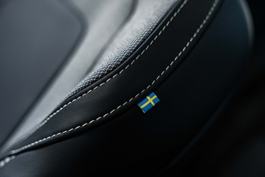 Volvo XC60 2.0 T6 Plug-in hybrid AWD Plus Black Edition - Panorama | H&K | Memory | 360 Camera
