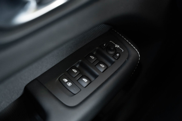 Volvo XC60 2.0 T6 Plug-in hybrid AWD Plus Black Edition - Panorama | H&K | Memory | 360 Camera