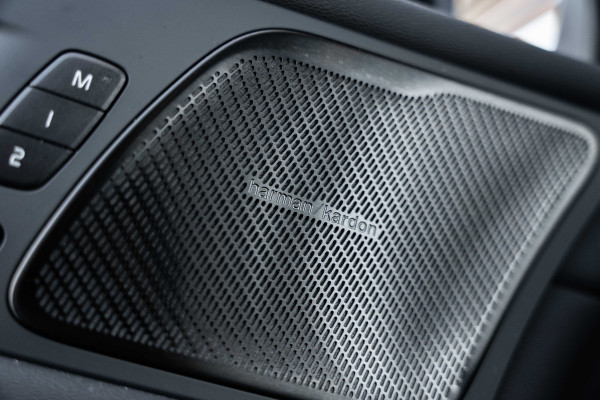 Volvo XC60 2.0 T6 Plug-in hybrid AWD Plus Black Edition - Panorama | H&K | Memory | 360 Camera