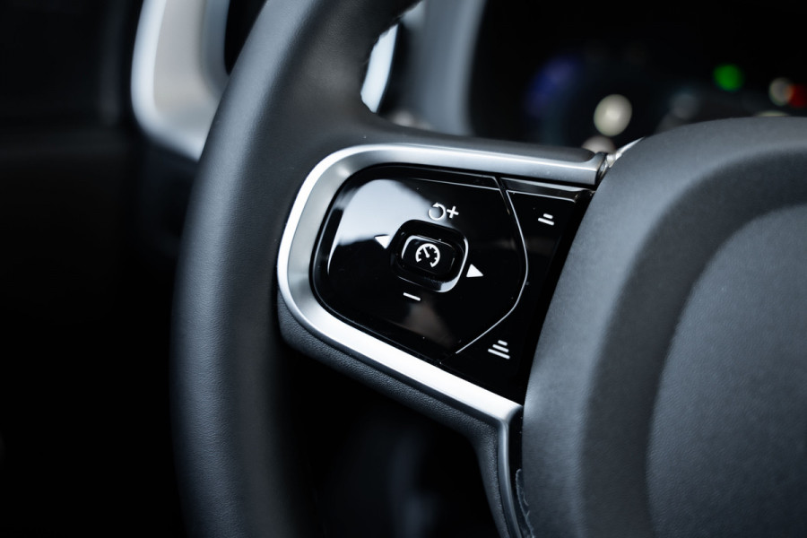 Volvo XC60 2.0 T6 Plug-in hybrid AWD Plus Black Edition - Panorama | H&K | Memory | 360 Camera