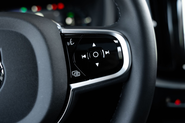 Volvo XC60 2.0 T6 Plug-in hybrid AWD Plus Black Edition - Panorama | H&K | Memory | 360 Camera