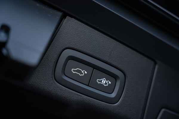 Volvo XC60 2.0 T6 Plug-in hybrid AWD Plus Black Edition - Panorama | H&K | Memory | 360 Camera