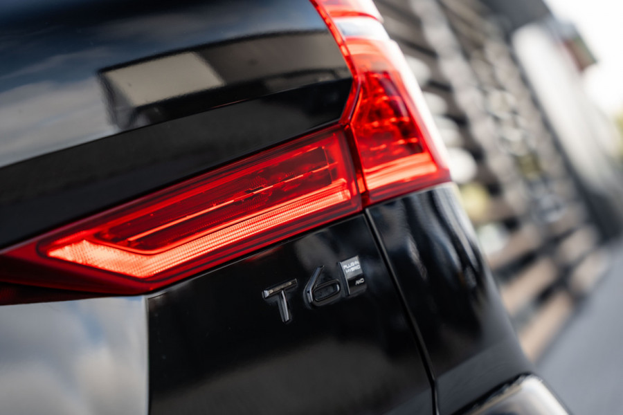 Volvo XC60 2.0 T6 Plug-in hybrid AWD Plus Black Edition - Panorama | H&K | Memory | 360 Camera