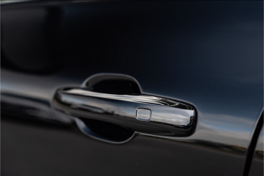 Volvo XC60 2.0 T6 Plug-in hybrid AWD Plus Black Edition - Panorama | H&K | Memory | 360 Camera