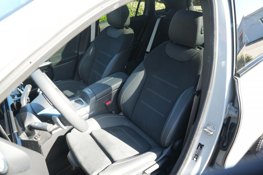 Mercedes-Benz GLA 200 AMG Line Panoramadak Adapt. Cruise AMG Pakket Ambient Wide Screen