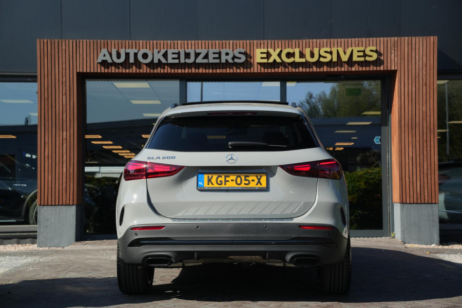 Mercedes-Benz GLA 200 AMG Line Panoramadak Adapt. Cruise AMG Pakket Ambient Wide Screen