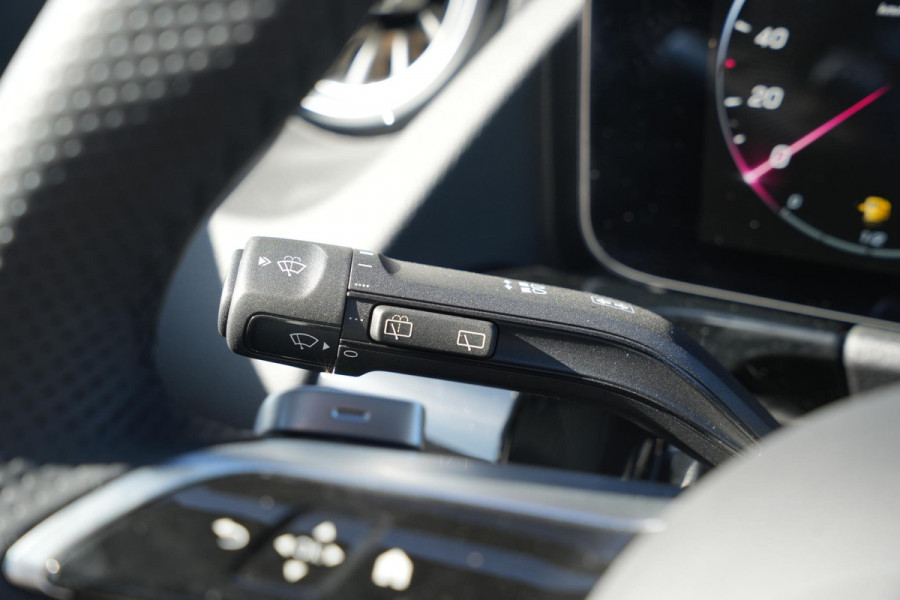 Mercedes-Benz GLA 200 AMG Line Panoramadak Adapt. Cruise AMG Pakket Ambient Wide Screen