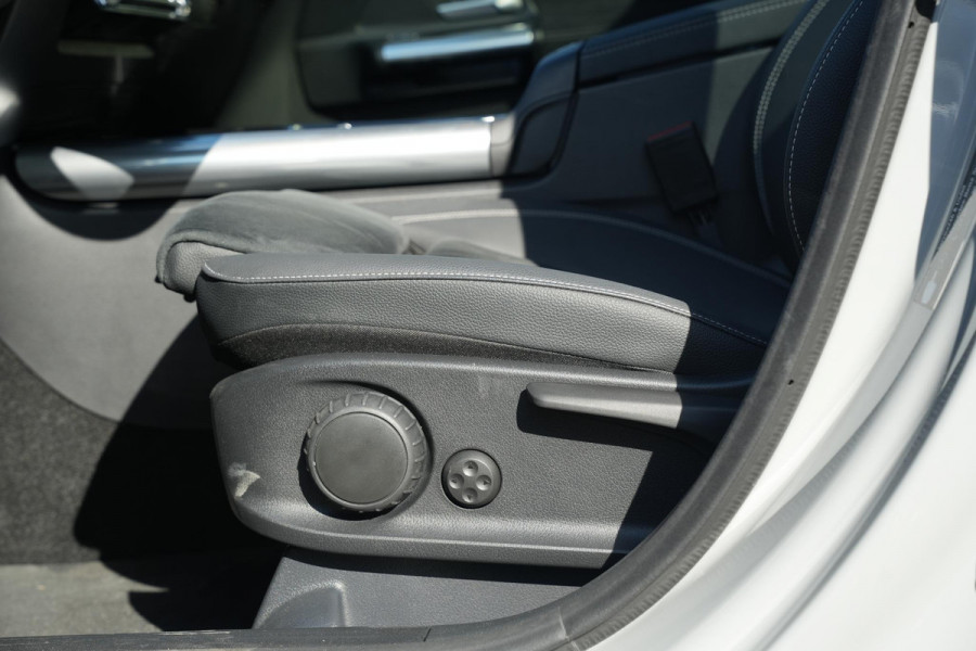 Mercedes-Benz GLA 200 AMG Line Panoramadak Adapt. Cruise AMG Pakket Ambient Wide Screen