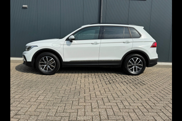Volkswagen Tiguan 1.4 TSI eHybrid Life * Navigatie * Stoelverwarming * Virtual Cockpit * Adaptieve Cruise Control *