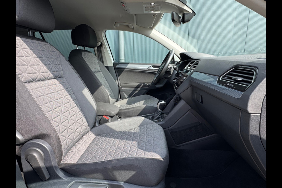 Volkswagen Tiguan 1.4 TSI eHybrid Life * Navigatie * Stoelverwarming * Virtual Cockpit * Adaptieve Cruise Control *