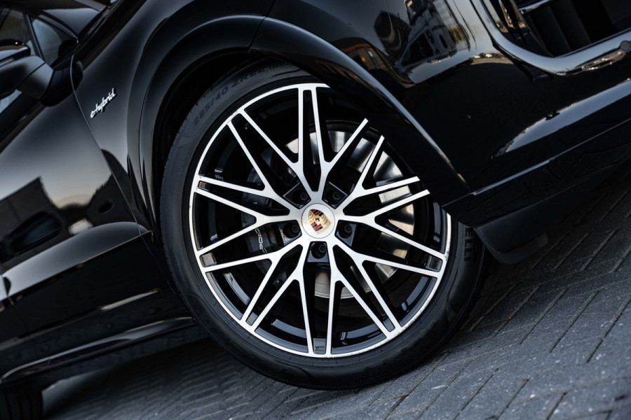 Porsche Cayenne Coupé 3.0 E-Hybrid - Origineel NL | Sport Chrono + | Panorama | Memory | 360 Camera