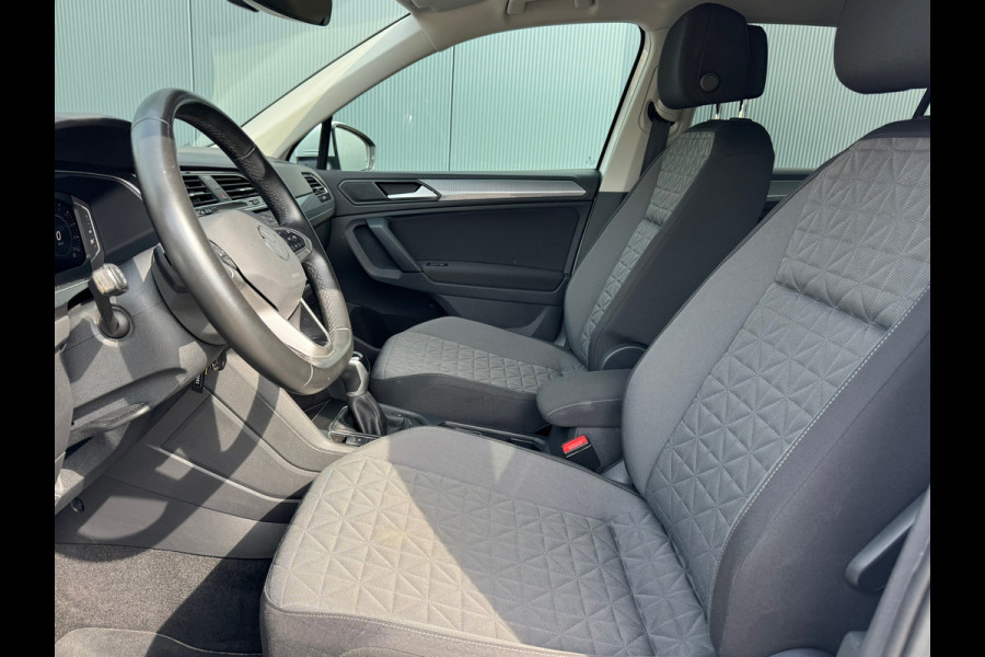 Volkswagen Tiguan 1.4 TSI eHybrid Life * Navigatie * Stoelverwarming * Virtual Cockpit * Adaptieve Cruise Control *