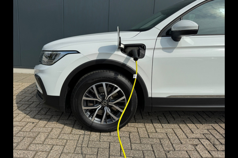 Volkswagen Tiguan 1.4 TSI eHybrid Life * Navigatie * Stoelverwarming * Virtual Cockpit * Adaptieve Cruise Control *