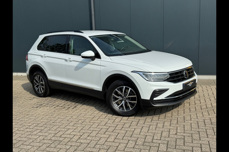 Volkswagen Tiguan 1.4 TSI eHybrid Life * Navigatie * Stoelverwarming * Virtual Cockpit * Adaptieve Cruise Control *