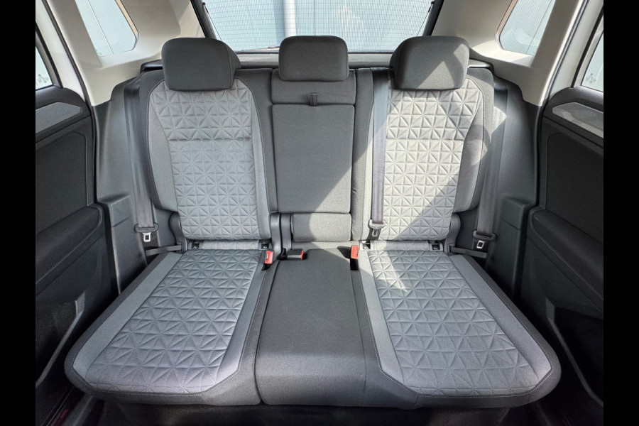 Volkswagen Tiguan 1.4 TSI eHybrid Life * Navigatie * Stoelverwarming * Virtual Cockpit * Adaptieve Cruise Control *