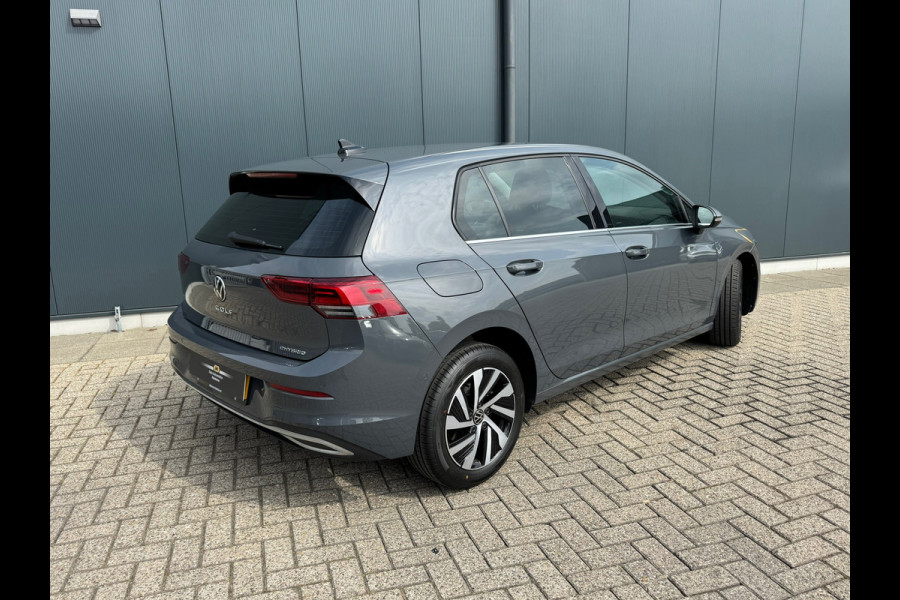Volkswagen Golf 1.4 eHybrid Style * Camera * Side Assist * Massage * CarPlay *