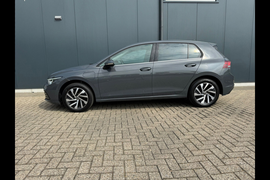 Volkswagen Golf 1.4 eHybrid Style * Camera * Side Assist * Massage * CarPlay *