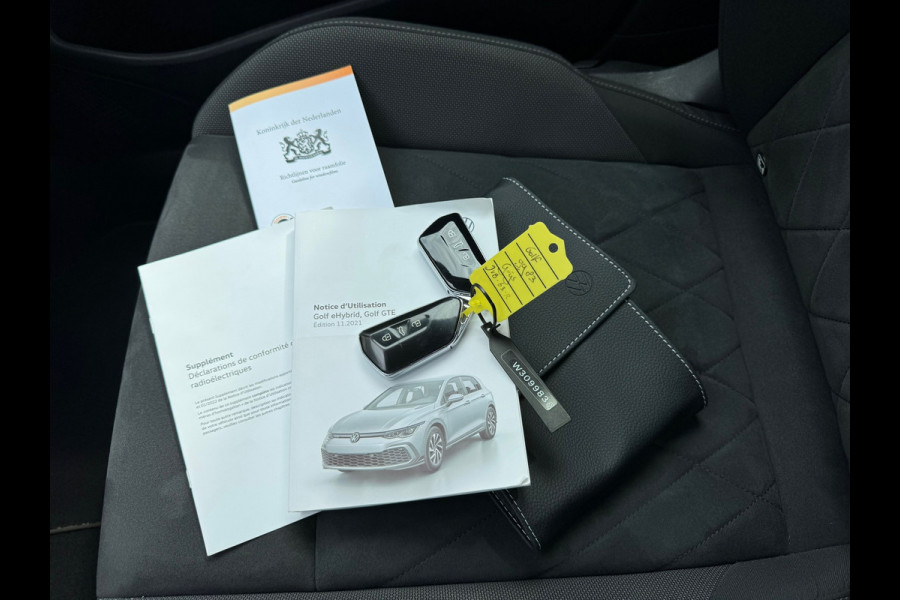 Volkswagen Golf 1.4 eHybrid Style * Camera * Side Assist * Massage * CarPlay *