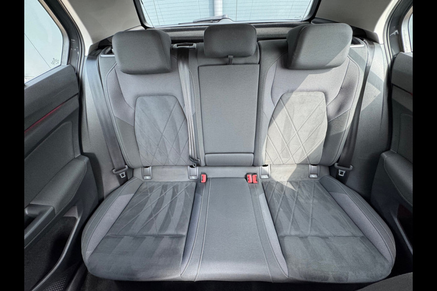 Volkswagen Golf 1.4 eHybrid Style * Camera * Side Assist * Massage * CarPlay *