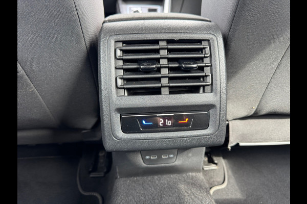 Volkswagen Golf 1.4 eHybrid Style * Camera * Side Assist * Massage * CarPlay *