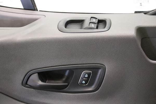 Ford Transit AUTOMAAT BAKWAGEN MEUBELBAK Ford Transit BAKWAGEN MEUBELBAK FINANCIAL LEASE 325 EURO P/M