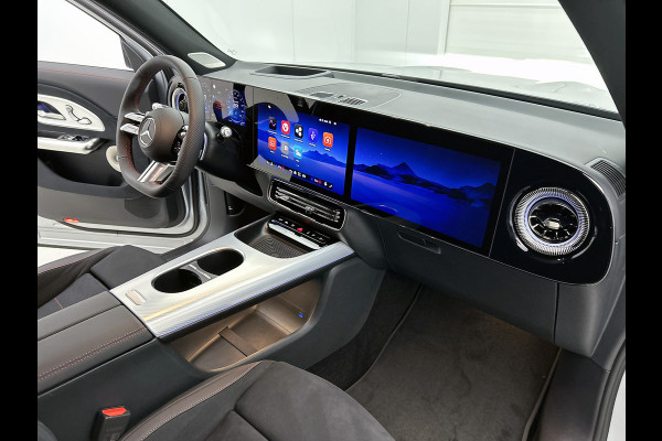 Mercedes-Benz Glb 250+ Business Solution AMG 85.5 kWh | Premium Plus pakket | Nightpakket | Smartphone integratie | Vast panoramadak | Burmester® 3D surround sound | GUARD 360° | Sfeerverlichting |