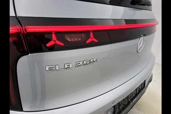 Mercedes-Benz Glb 250+ Business Solution AMG 85.5 kWh | Premium Plus pakket | Nightpakket | Smartphone integratie | Vast panoramadak | Burmester® 3D surround sound | GUARD 360° | Sfeerverlichting |