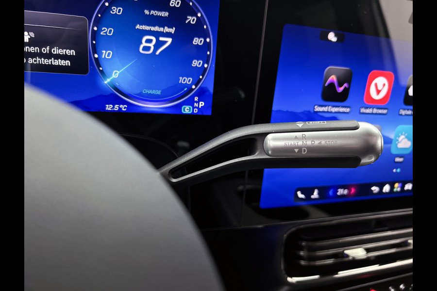 Mercedes-Benz Glb 250+ Business Solution AMG 85.5 kWh | Premium Plus pakket | Nightpakket | Smartphone integratie | Vast panoramadak | Burmester® 3D surround sound | GUARD 360° | Sfeerverlichting |