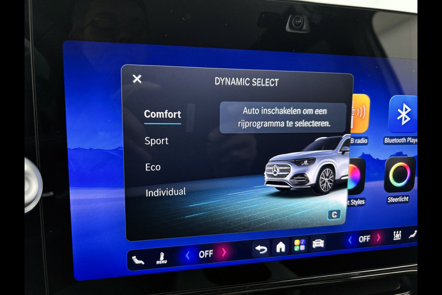 Mercedes-Benz Glb 250+ Business Solution AMG 85.5 kWh | Premium Plus pakket | Nightpakket | Smartphone integratie | Vast panoramadak | Burmester® 3D surround sound | GUARD 360° | Sfeerverlichting |
