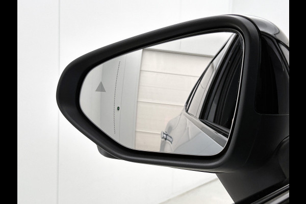 Mercedes-Benz Glb 250+ Business Solution AMG 85.5 kWh | Premium Plus pakket | Nightpakket | Smartphone integratie | Vast panoramadak | Burmester® 3D surround sound | GUARD 360° | Sfeerverlichting |