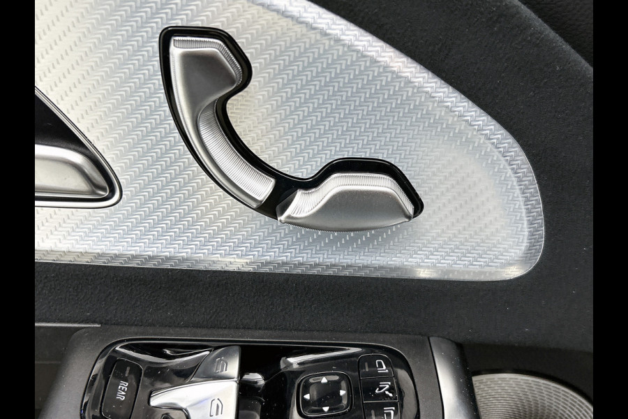Mercedes-Benz Glb 250+ Business Solution AMG 85.5 kWh | Premium Plus pakket | Nightpakket | Smartphone integratie | Vast panoramadak | Burmester® 3D surround sound | GUARD 360° | Sfeerverlichting |