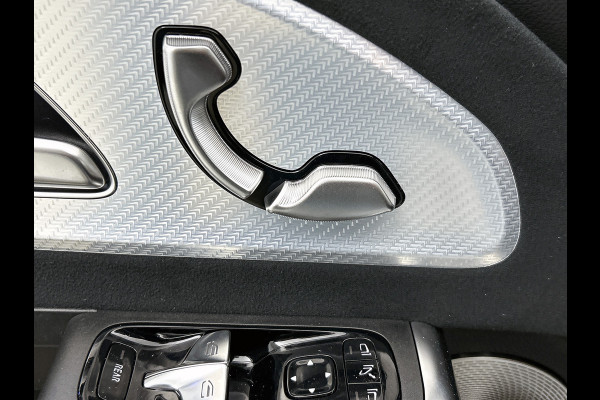 Mercedes-Benz Glb 250+ Business Solution AMG 85.5 kWh | Premium Plus pakket | Nightpakket | Smartphone integratie | Vast panoramadak | Burmester® 3D surround sound | GUARD 360° | Sfeerverlichting |