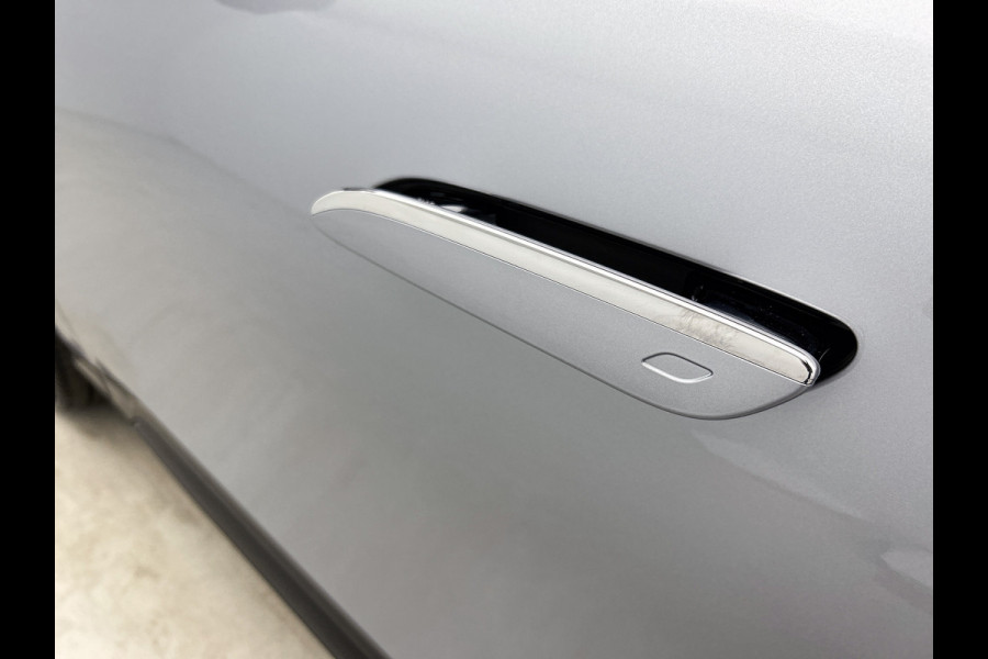 Mercedes-Benz Glb 250+ Business Solution AMG 85.5 kWh | Premium Plus pakket | Nightpakket | Smartphone integratie | Vast panoramadak | Burmester® 3D surround sound | GUARD 360° | Sfeerverlichting |