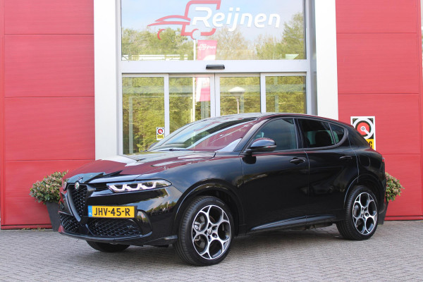 Alfa Romeo Tonale 1.3T PHEV 280PK SPRINT | ADAPTIVE CRUISE CONTROL | LED MATRIX KOPLAMPEN | STOEL/STUUR VERWARMING | PARKEERSENSOREN VOOR + ACHTER | ACHTERUITRIJ CAMERA | DRAADLOZE APPLE CARPLAY/ANDROID AUTO | NAVIGATIE | CLIMATE CONTROL | DRAADLOZE TELEFOONLADER |