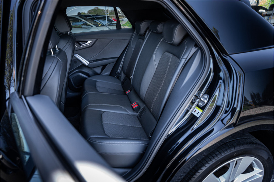 Audi Q2 35 TFSI S-line ** Virtual Cockpit ** 18" S-Design velgen ** Stoelverwarming ** Carplay ** LED ** Automaat