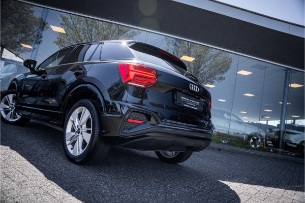 Audi Q2 35 TFSI S-line ** Virtual Cockpit ** 18" S-Design velgen ** Stoelverwarming ** Carplay ** LED ** Automaat