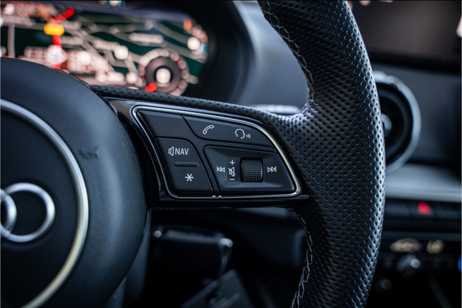 Audi Q2 35 TFSI S-line ** Virtual Cockpit ** 18" S-Design velgen ** Stoelverwarming ** Carplay ** LED ** Automaat
