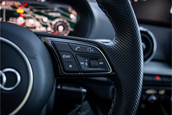 Audi Q2 35 TFSI S-line ** Virtual Cockpit ** 18" S-Design velgen ** Stoelverwarming ** Carplay ** LED ** Automaat