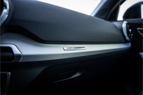 Audi Q2 35 TFSI S-line ** Virtual Cockpit ** 18" S-Design velgen ** Stoelverwarming ** Carplay ** LED ** Automaat