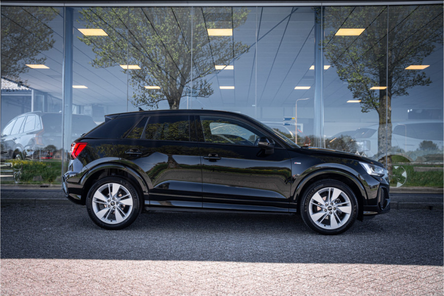 Audi Q2 35 TFSI S-line ** Virtual Cockpit ** 18" S-Design velgen ** Stoelverwarming ** Carplay ** LED ** Automaat