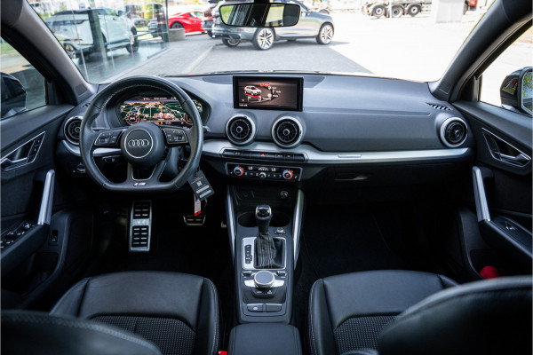 Audi Q2 35 TFSI S-line ** Virtual Cockpit ** 18" S-Design velgen ** Stoelverwarming ** Carplay ** LED ** Automaat